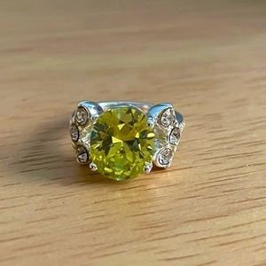 Avon Cubic Zirconia Apple Green Ring 
Size 5 - NEW